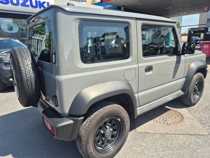 Suzuki Jimny 2025