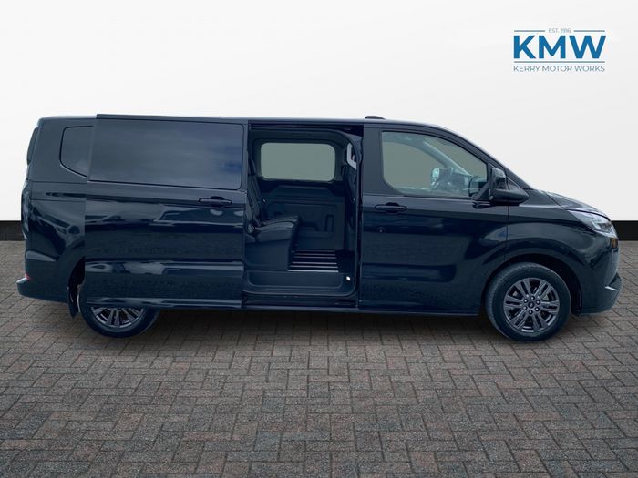 Ford Tourneo Custom 2025