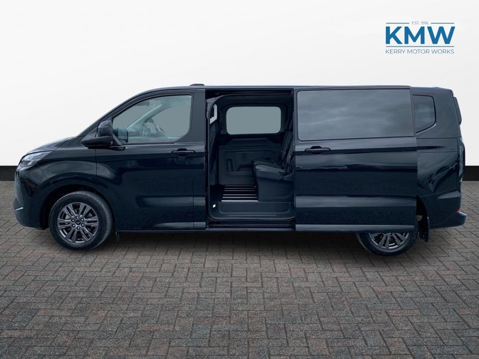 Ford Tourneo Custom 2025
