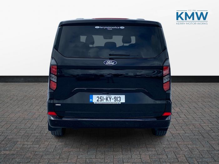 Ford Tourneo Custom 2025