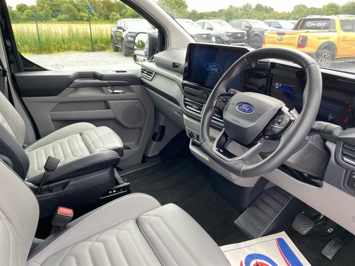 Ford Tourneo Custom 2025