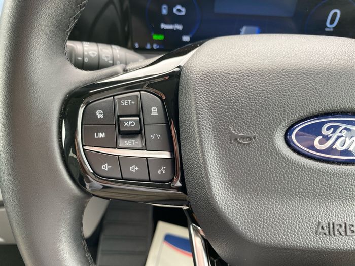 Ford Tourneo Custom 2025