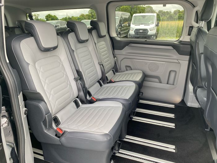 Ford Tourneo Custom 2025