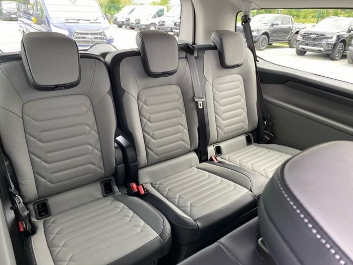 Ford Tourneo Custom 2025