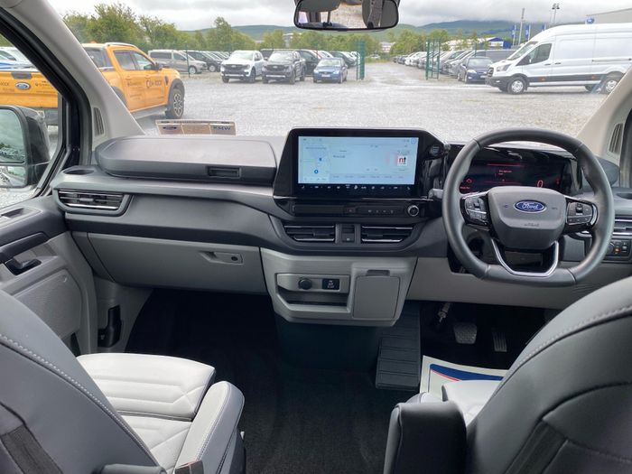 Ford Tourneo Custom 2025