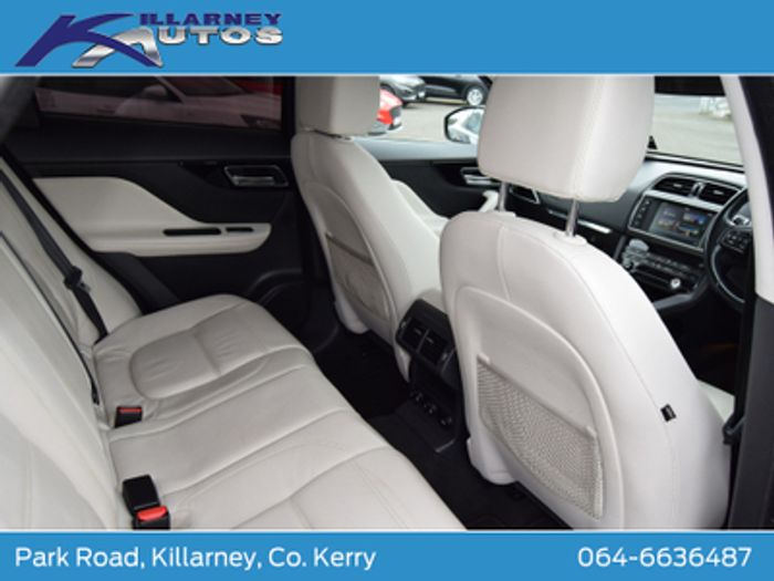 Jaguar F- PACE 2016