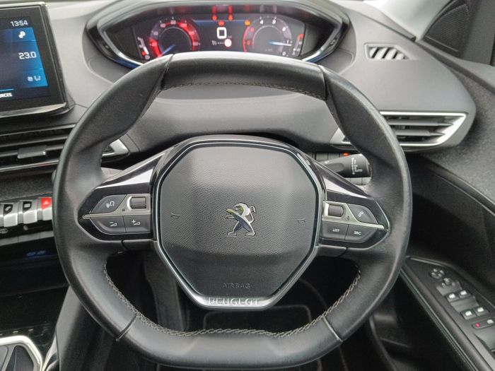 Peugeot 5008 2021
