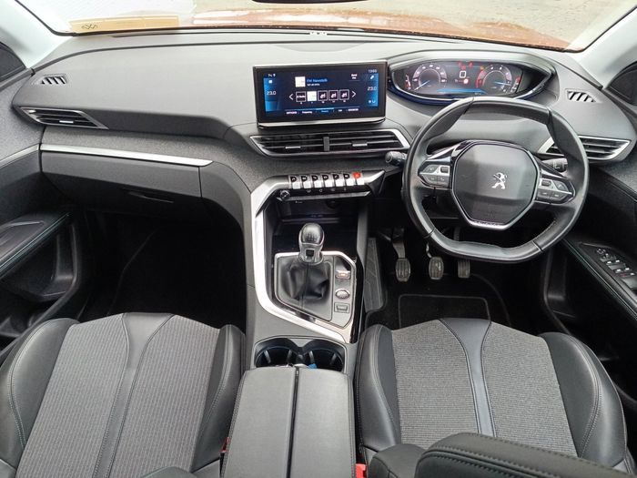 Peugeot 5008 2021