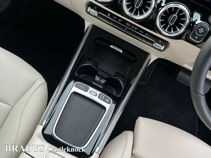 Mercedes-Benz GLA Class 2025
