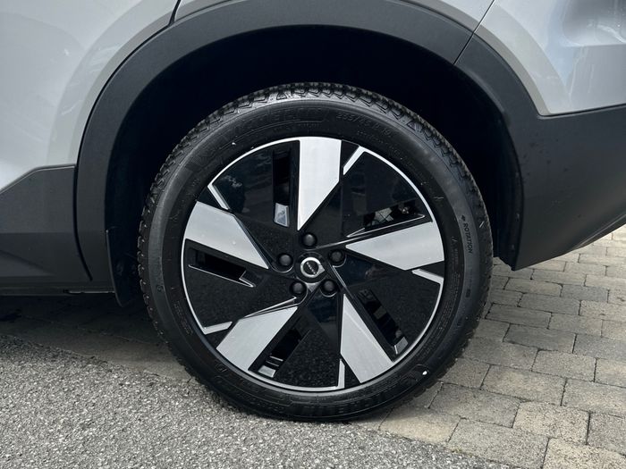 Volvo EX40 2026