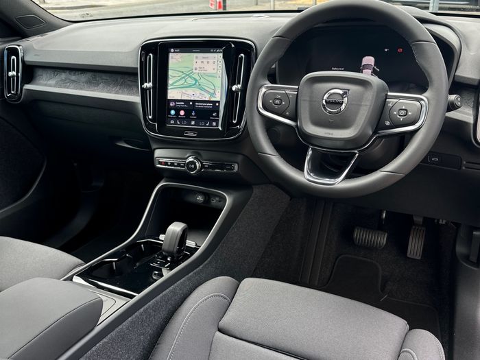 Volvo EX40 2026