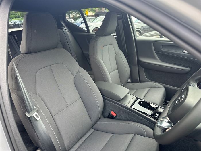 Volvo EX40 2026