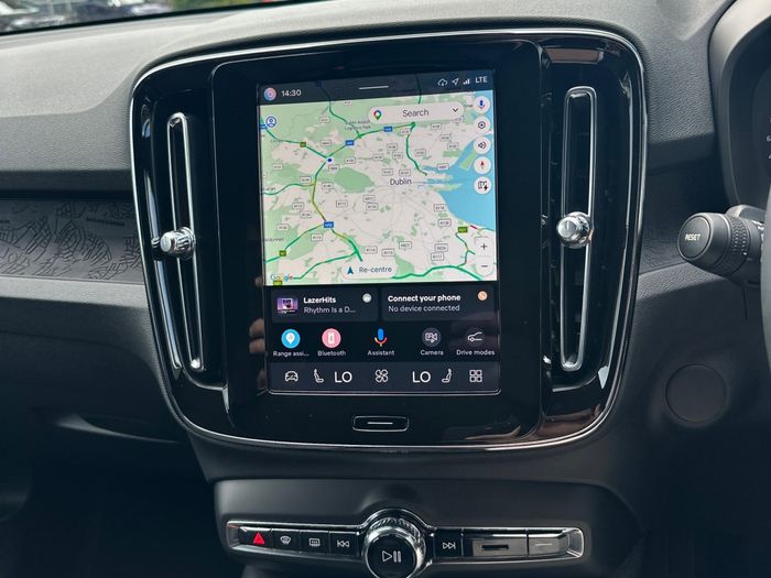 Volvo EX40 2026