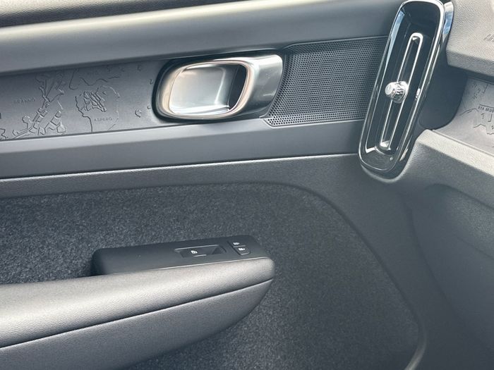 Volvo EX40 2026