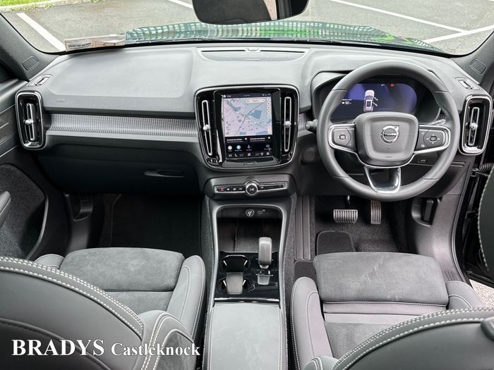 Volvo EX40 2025