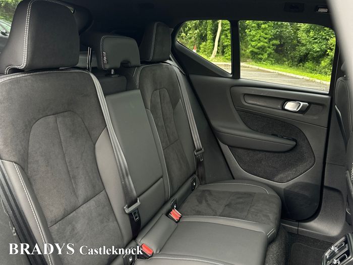 Volvo EX40 2025