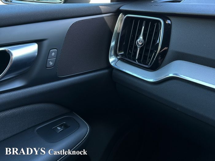 Volvo V60 2025