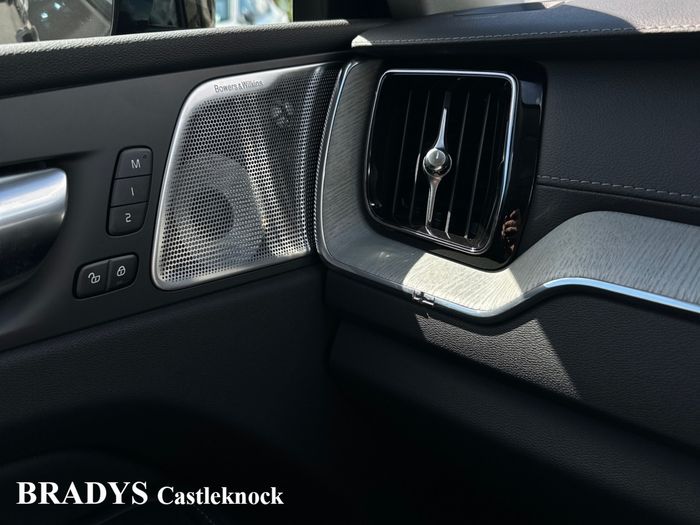 Volvo XC60 2025