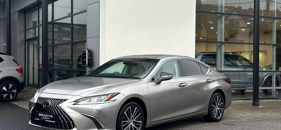 Lexus ES 2023