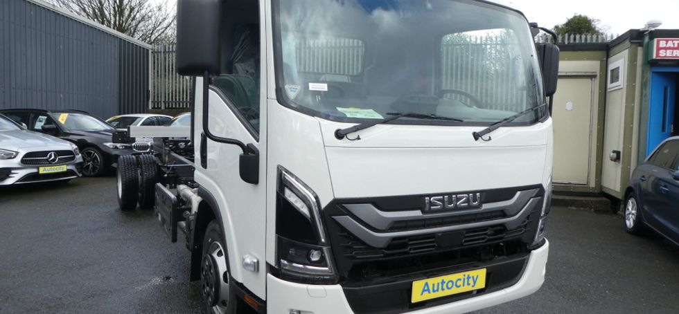 Isuzu NPR 2026