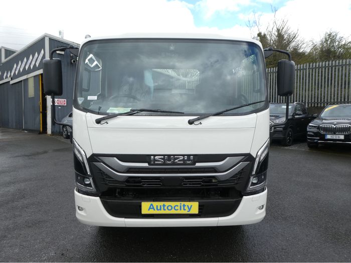 Isuzu NPR 2026