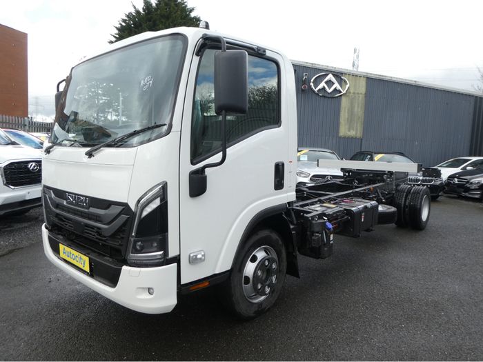 Isuzu NPR 2026