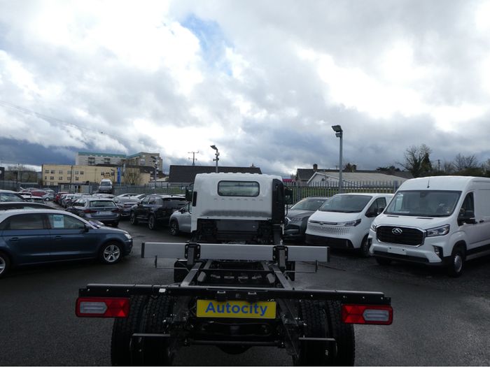 Isuzu NPR 2026