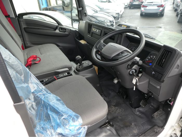 Isuzu NPR 2026