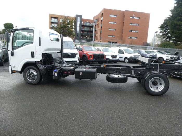 Isuzu NPR 2026