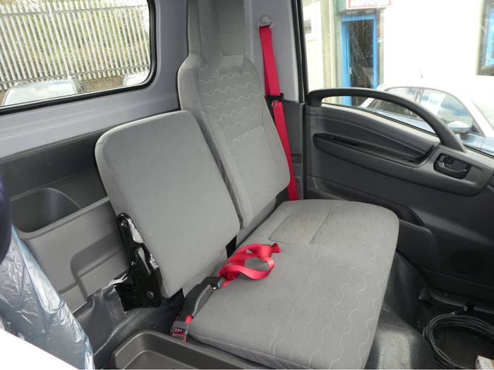 Isuzu NPR 2026