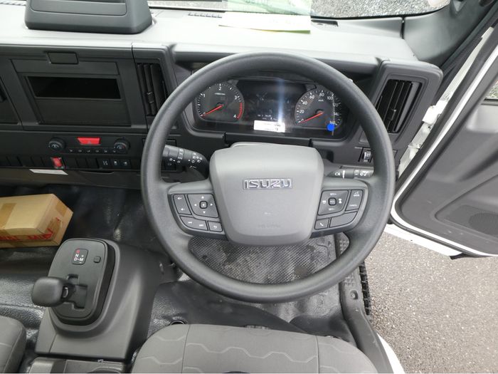 Isuzu NPR 2026