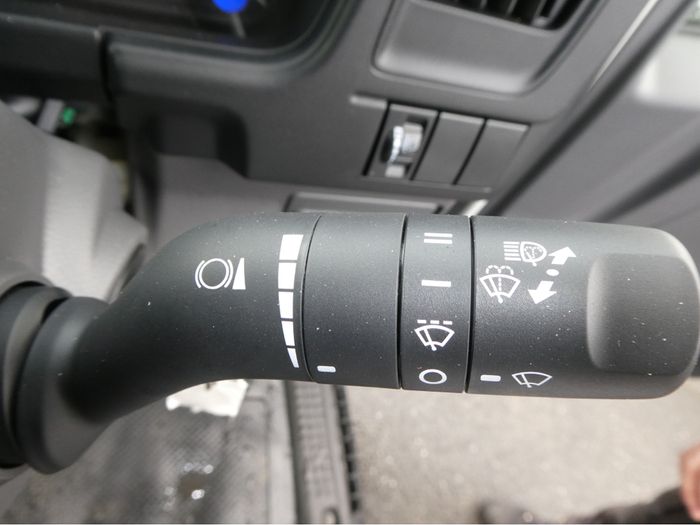 Isuzu NPR 2026