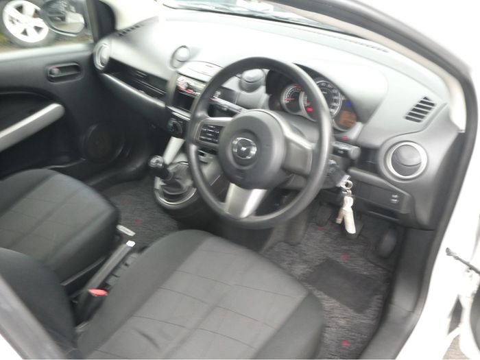 Mazda Demio 2013
