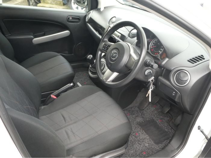 Mazda Demio 2013