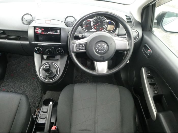 Mazda Demio 2013
