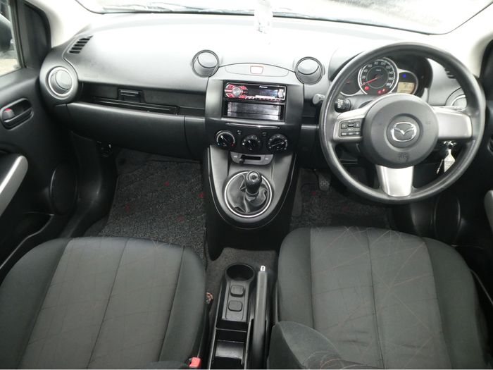 Mazda Demio 2013