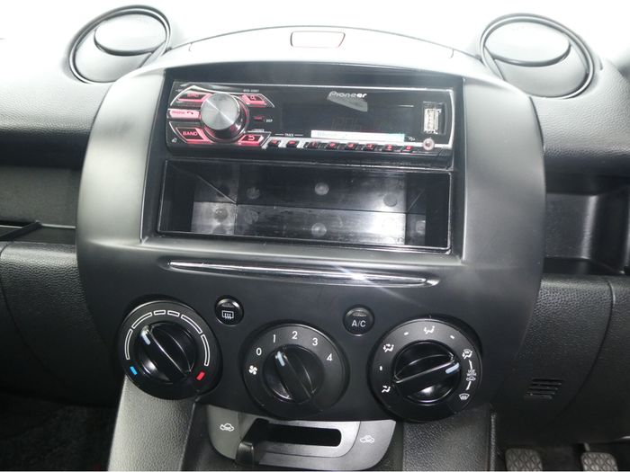 Mazda Demio 2013
