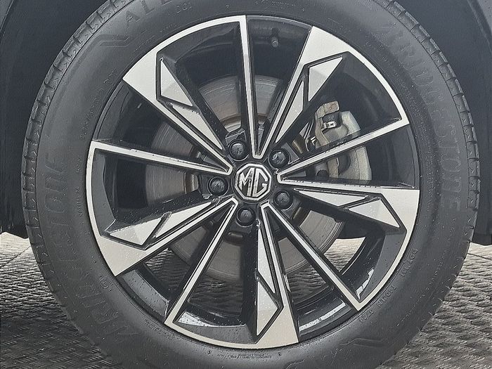 MG HS 2025