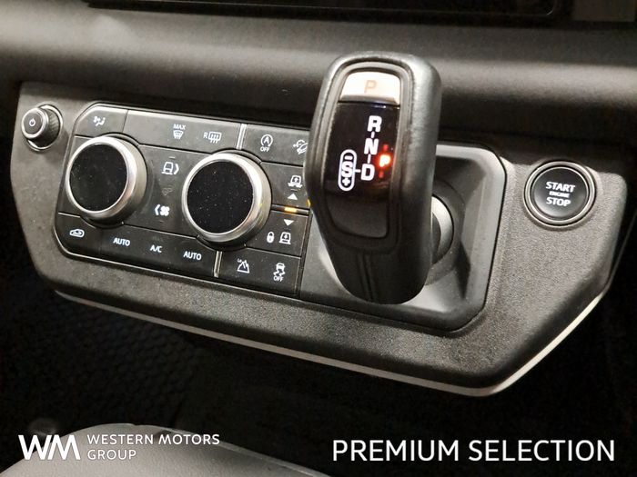 Land Rover Defender 2024