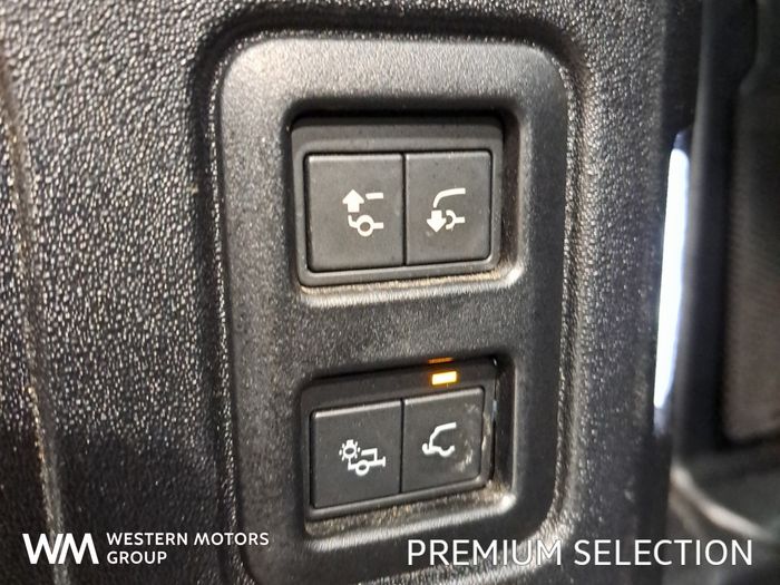Land Rover Defender 2024