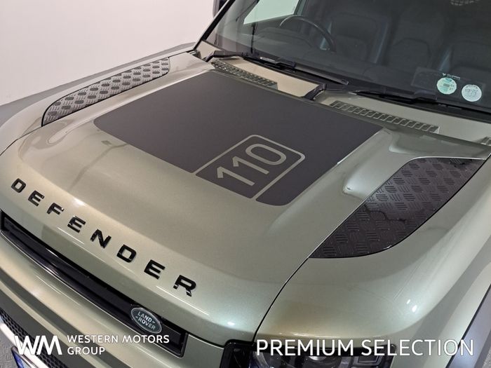Land Rover Defender 2024