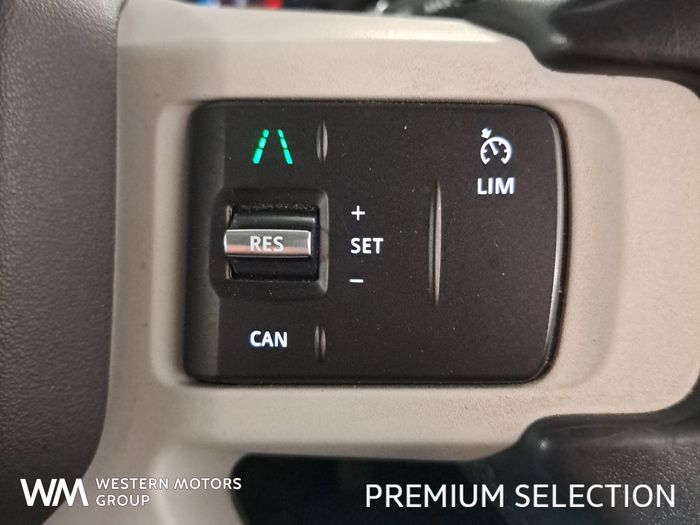 Land Rover Defender 2024
