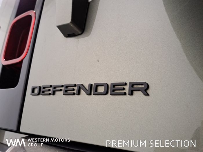 Land Rover Defender 2024