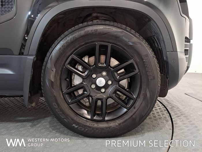 Land Rover Defender 2023