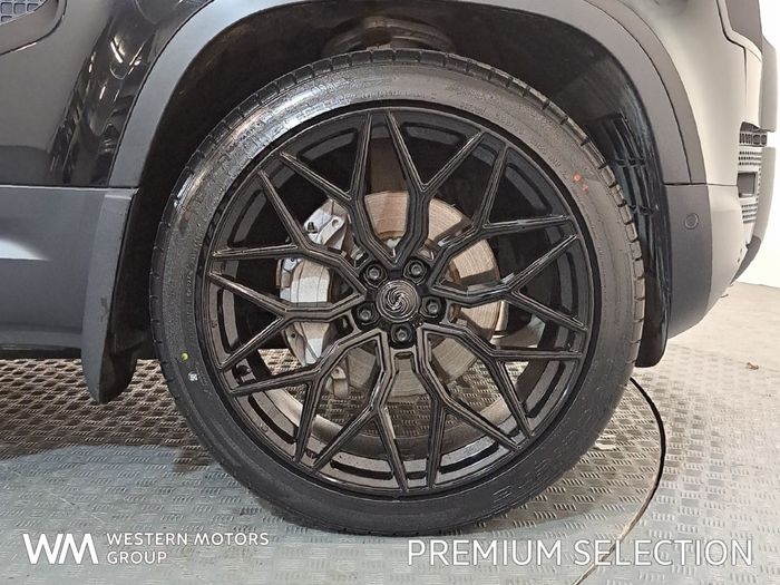 Land Rover Defender 2023