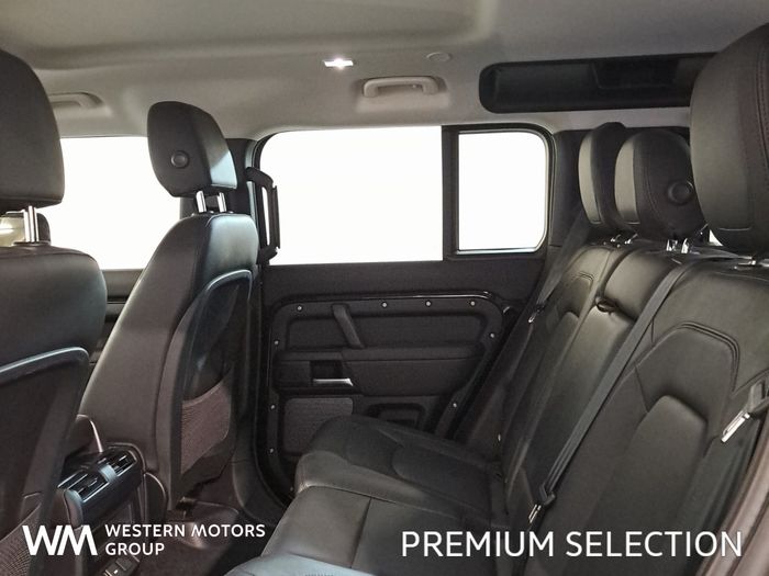 Land Rover Defender 2023
