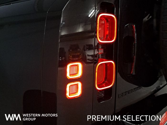 Land Rover Defender 2023