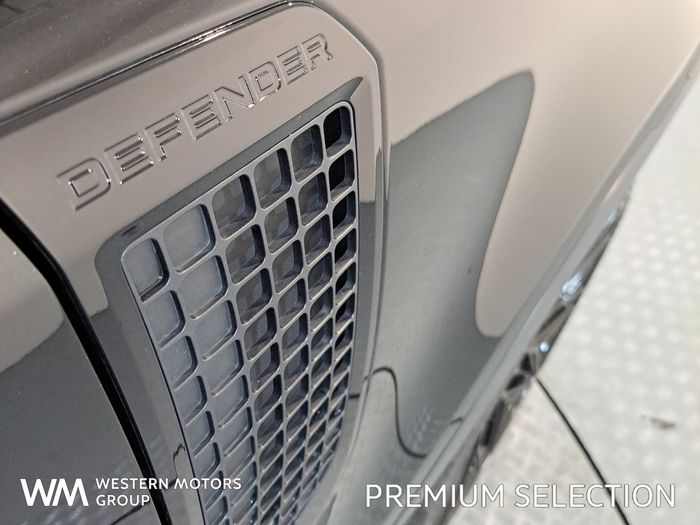 Land Rover Defender 2023