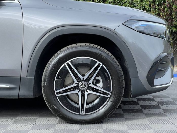 Mercedes-Benz EQB 2023