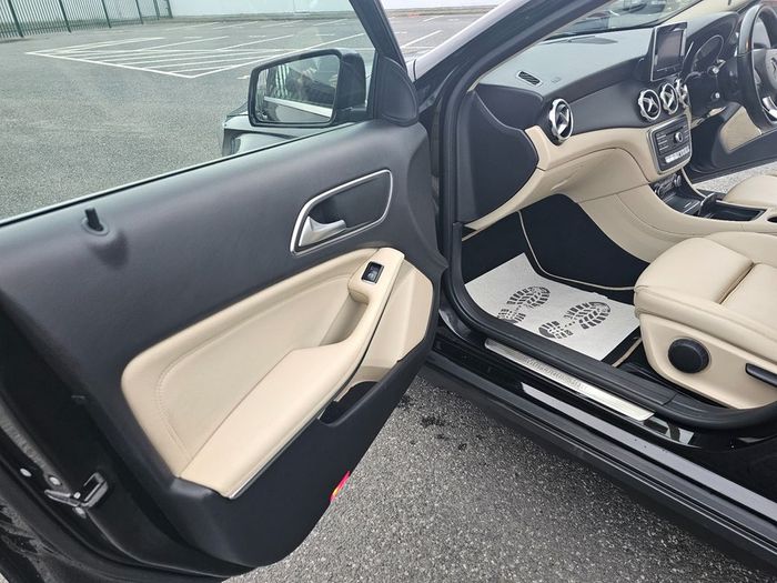 Mercedes-Benz GLA Class 2019